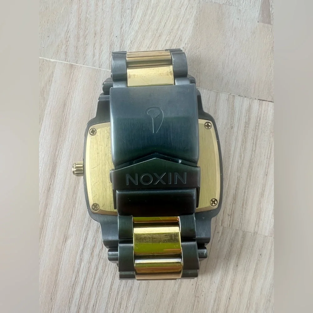 Nixon the player gunmetal gray and gold tone watch NEW BATTERY